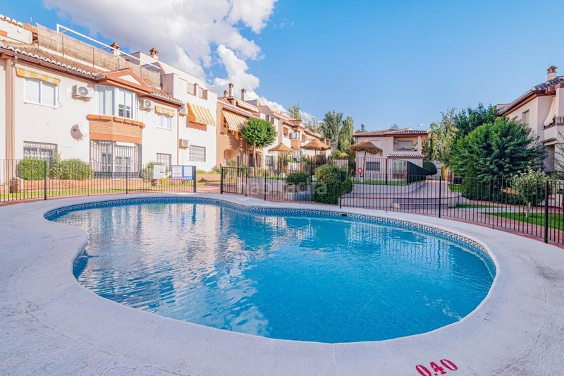 Foto cbddd232-a930-45b8-b23e-ce32ad702edb. Àtic amb aparcament piscina a La Zubia Ciudad Zubia (La)