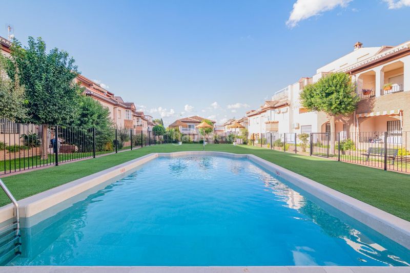 Foto e94be044-f7d3-4025-a6aa-d364e76dec62. Àtic amb aparcament piscina a La Zubia Ciudad Zubia (La)