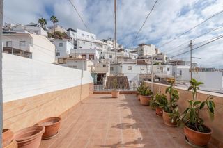 House  Nuestra sra del rosario. Casa adosada en salobreña de 3 dormitorios con amplia terraza y
