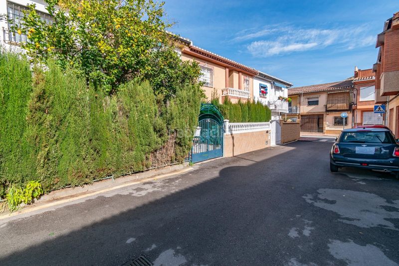 Foto f88a9411-429d-45e8-8003-c8fd8b36376e. Casa adossada a Poniente Armilla