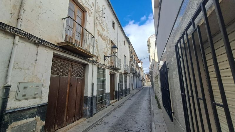Foto e7106a4c-70d7-4fa2-ae2d-ebe49f9d6873. Casa adossada amb aparcament a Loja