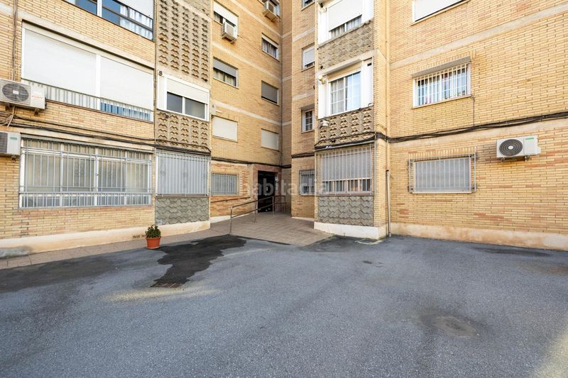 Foto 3a7c5f86-5951-4da8-a85a-f0279d3d4058. Planta baixa amb aparcament a Barrio de Zaidín Granada