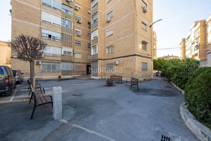 Foto d001d09a-64ee-41dc-b42c-edd935473df2. Planta baixa amb aparcament a Barrio de Zaidín Granada