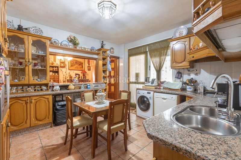 Foto f38f7337-aed5-4376-a3fa-7f49cc3537e6. Casa amb calefacció aparcament piscina a Víznar