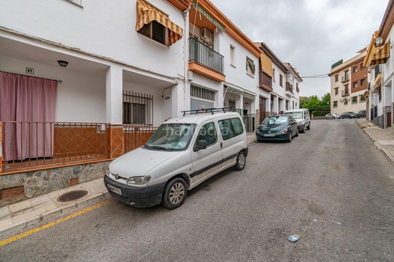 Foto a5cb0656-cac2-44f8-a9e7-40d963a689cc. Casa adossada a calle del pensamiento 19 a La Zubia Ciudad Zubia (La)