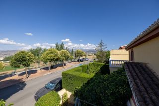 Casa aparellada a Ogíjares. Fantástica vivienda en loma linda, vistas panorámicas y zonas co