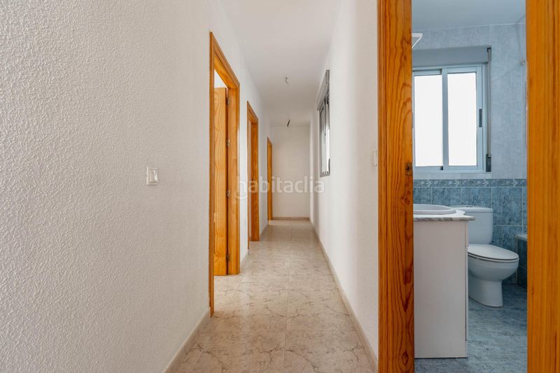 Foto 3b0bb1b2-9afd-4c07-a73d-ac5003af6957. Casa amb aparcament a Guadix