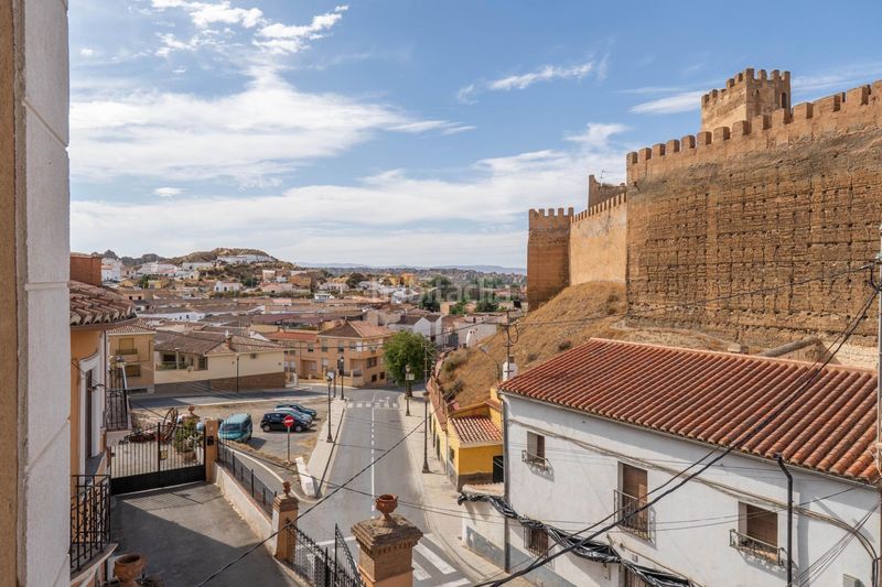 Foto bfb4e3cb-edff-4d34-afe7-c7b93f8d1166. Casa amb aparcament a Guadix