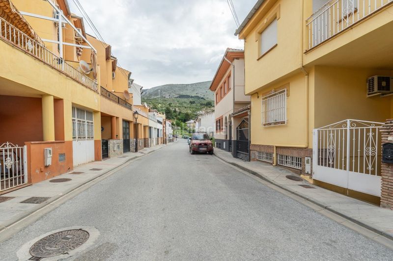 Foto b5b306af-588c-4645-ab1d-2658c85ee6f7. Casa amb aparcament a Alfacar
