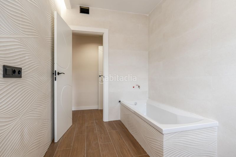 Foto c928339b-4991-495c-8444-fb880a51c261. Casa amb aparcament a Alfacar
