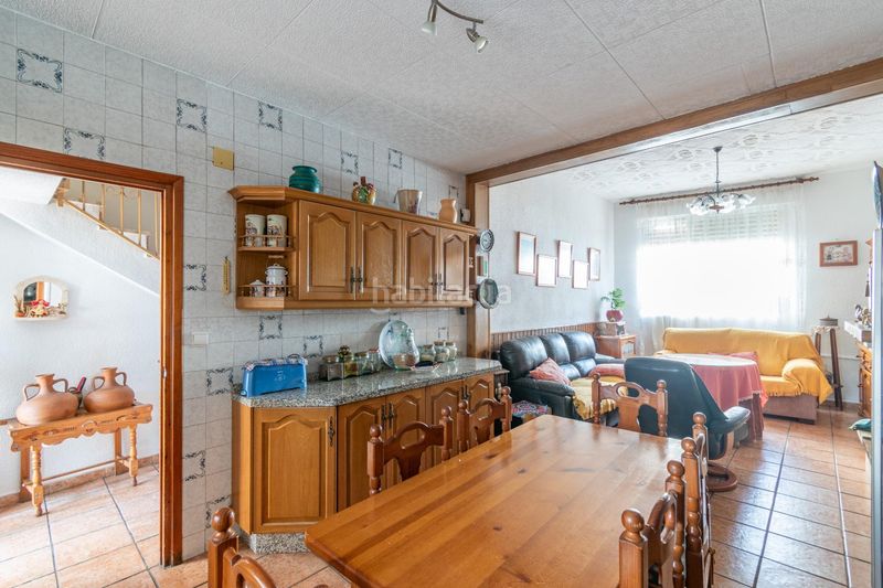 Foto f5e3e03f-e335-4bec-9c43-37fd79f8a5e8. Casa amb aparcament piscina a Atarfe