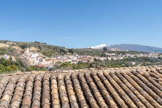 Casa  Calle habana. Casa en albuñuelas con 5 dormitorios y preciosas vistas al valle