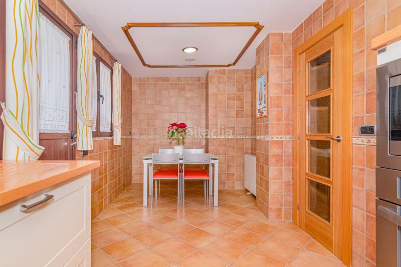 Foto 32dd7ac4-a0e7-4492-9b17-148c2faff09d. Casa adossada amb calefacció aparcament piscina a Zubia (La)
