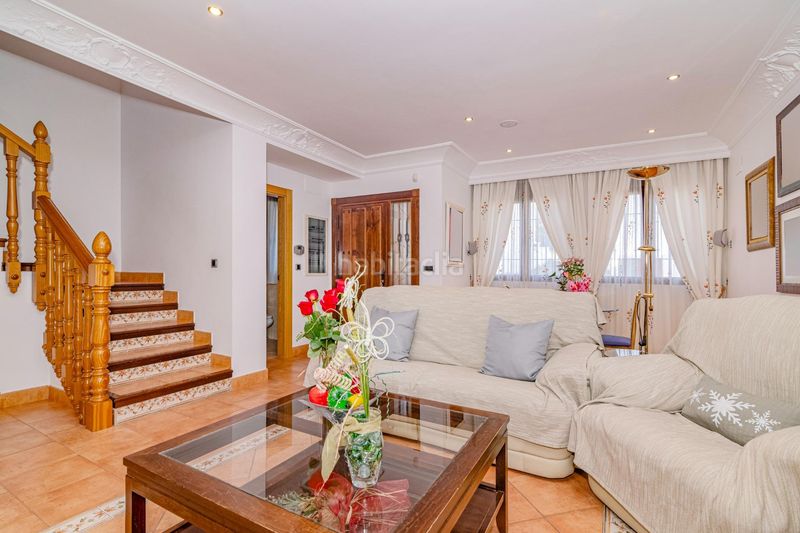 Foto 4bf27824-6448-41ee-8fa8-e5825bf7288e. Casa adossada amb calefacció aparcament piscina a Zubia (La)