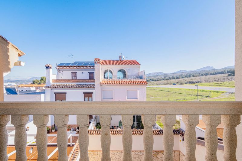 Foto cdcd28ab-3b62-4b30-8f6d-89636d4d1297. Casa adossada amb calefacció aparcament piscina a Zubia (La)