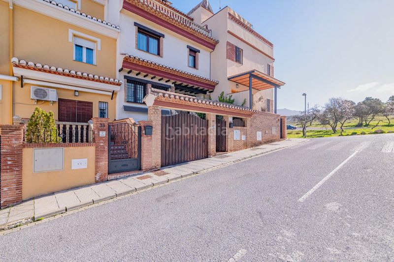 Foto e56588b8-a501-445f-bfb1-448a3bb3818e. Casa adossada amb calefacció aparcament piscina a Zubia (La)