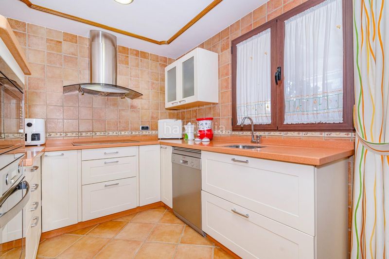 Foto e73304af-ccee-42db-82e2-6211d1ce7ea9. Casa adossada amb calefacció aparcament piscina a Zubia (La)
