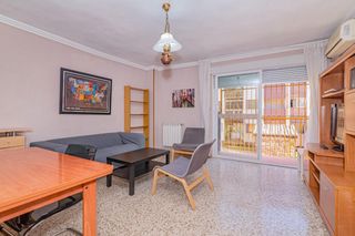 Pis  Calle calle matilde de torre. Piso de 3 habitaciones con mucho potencial en parque nueva grana