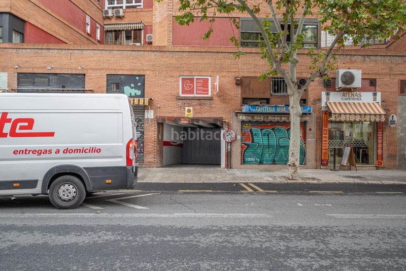 Foto b8fb8398-8aef-43a2-8c8a-2bd1f1825706. Car parking in San Francisco Javier Granada