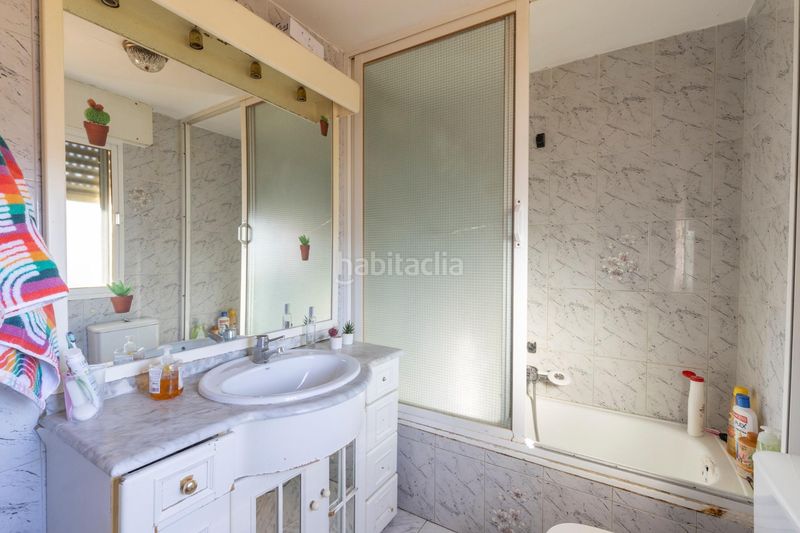 Foto eaf379f6-3833-4184-a1b0-ad37e2e802e8. Casa bifamiliare con parcheggio in La Zubia Ciudad Zubia (La)