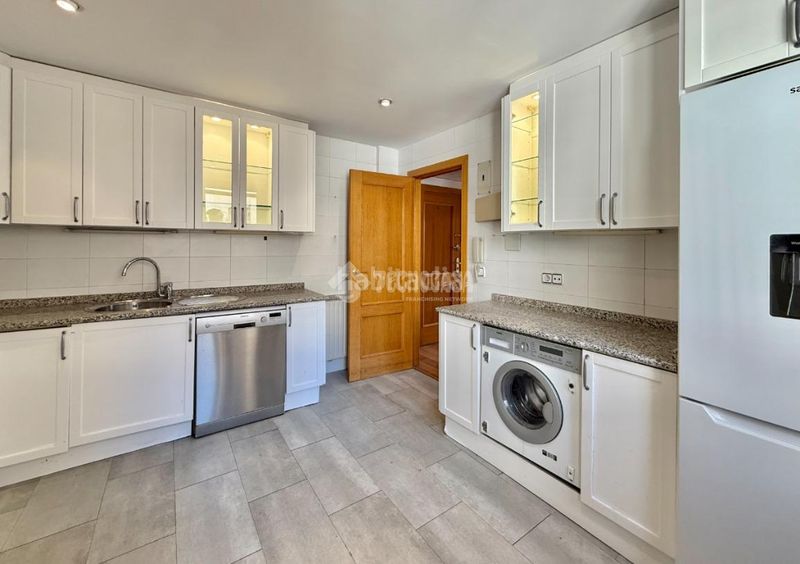 Foto b1917256-1687-4836-9f24-bd99d8366807. Pis amb calefacció aparcament a Arroyo del Fresno Madrid