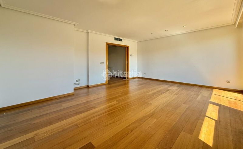 Foto d0f0d0d9-6bb6-4fe4-a93f-0556717a0f15. Pis amb calefacció aparcament a Arroyo del Fresno Madrid