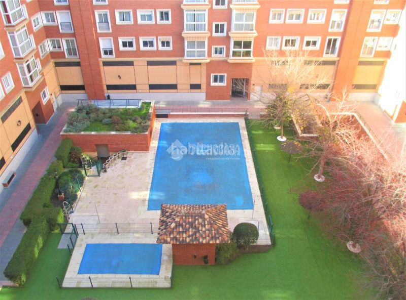 Foto 7fc4ea19-99c4-4610-8857-572a0c9e98b9. Lloguer pis amb calefacció piscina a Arroyo del Fresno Madrid
