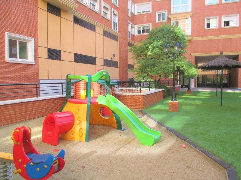 Foto d0634ce0-01b5-4c57-89c3-b9a64cd159b8. Lloguer pis amb calefacció piscina a Arroyo del Fresno Madrid