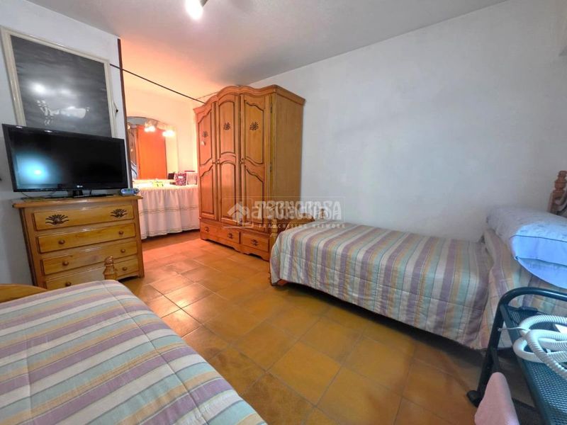 Foto 1c8ddf1b-c13a-4fe2-a37a-27ae3643e5ef. Casa aparellada amb calefacció a El Bercial Getafe