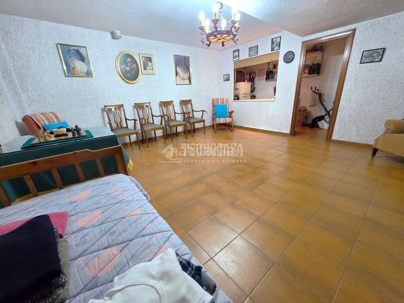 Foto 88d9962f-e45c-4396-a925-e3b0e5ee6aa8. Casa aparellada amb calefacció a El Bercial Getafe