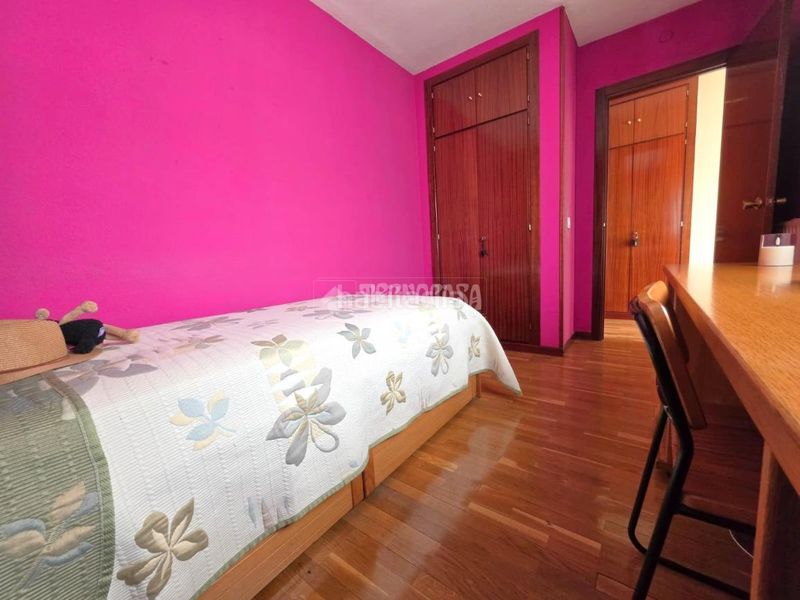Foto b58a4c19-8dec-474f-8f17-80708d2854ae. Casa aparellada amb calefacció a El Bercial Getafe