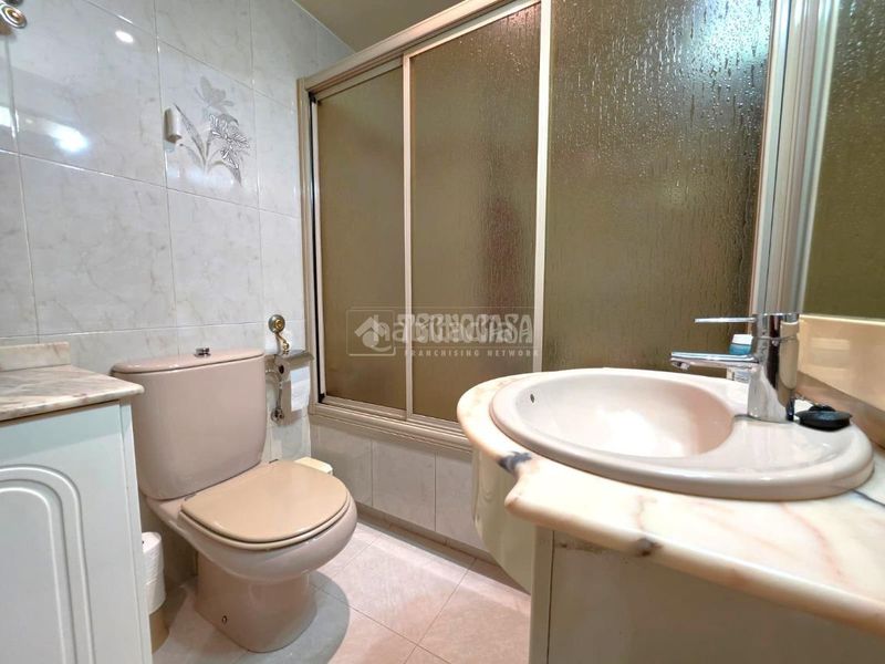 Foto da6175d3-1730-4625-81a9-c87f7914d1eb. Casa aparellada amb calefacció a El Bercial Getafe
