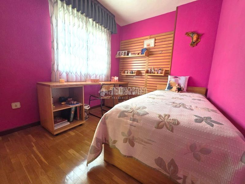 Foto ee17fccd-2bc8-4285-aefa-98e053642714. Casa aparellada amb calefacció a El Bercial Getafe