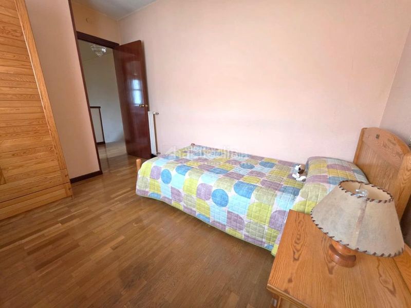 Foto fcf33b57-5f75-453f-8dfd-b2a91867f350. Casa aparellada amb calefacció a El Bercial Getafe