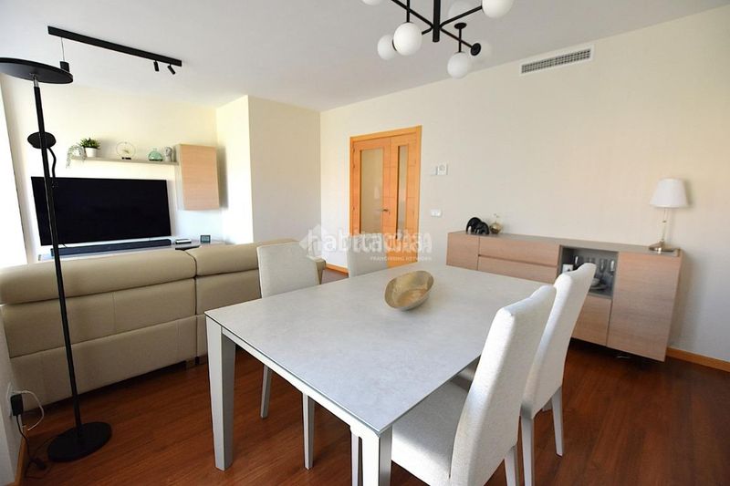 Foto 2f157a72-5da2-42b5-90b1-0cf7d4c00579. Piso  en venta en El Bercial Getafe