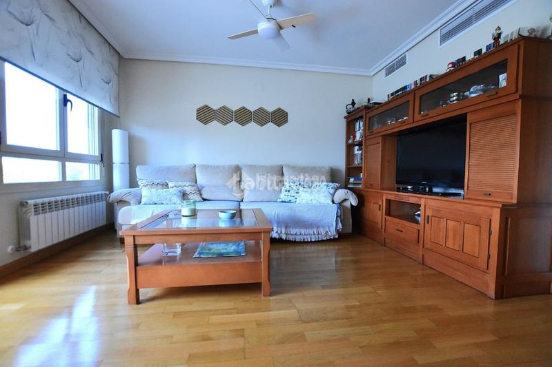 Foto fbe510cd-6a8e-464c-9161-4eb7d342e094. Piso  en venta en El Bercial Getafe