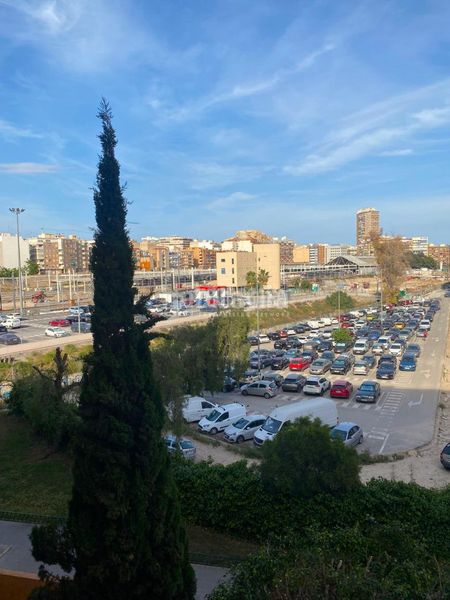 Foto cc8fd071-8531-45c7-9ac3-979f6579837f. Pis amb piscina a Alipark Alicante