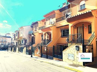Casa adossada a Calle Jacinto Guerrero