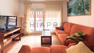 Piccolo appartamento in Piverd-Vila-Seca-Bruguerol. Piso con terraza y ascensor