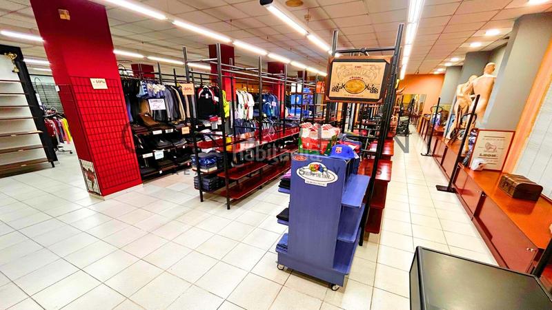 Foto 3b5c6173-d7d3-4ee5-b680-f76a91ce4161. Local comercial a Manlleu