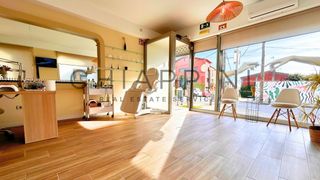 Lloguer Local Comercial a Centre. Traspaso de negocio impecable con clientela fidelizada