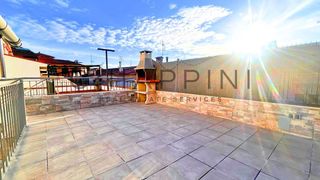 Reihenhaus in Torelló. Casa adosada con terraza