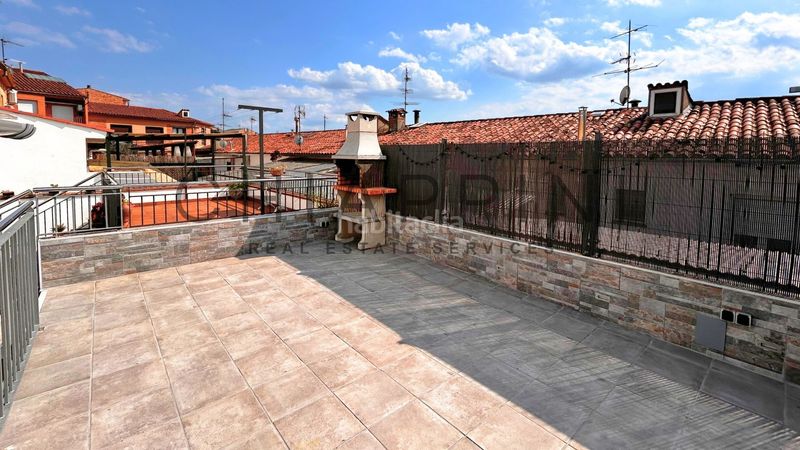 Foto be722352-50c4-48f1-a1d0-f8bd54f0c910. Casa adosada  con terraza en Torelló