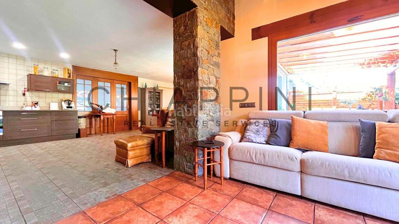 Foto 4a44bd57-9b9b-4f1c-b724-337a6a6eb253. Casa adossada amb calefacció a Manlleu