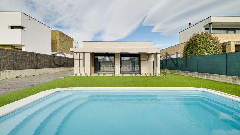 Foto 65829892-9a70-4859-a451-77a6c5cd905c. Chalet villa de obra nueva en Gurb