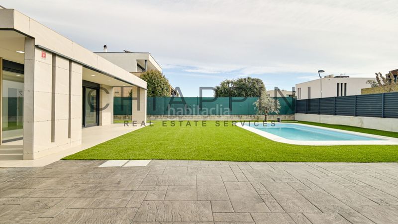 Foto a3b96540-6df0-45e5-99ff-3681a559aef5. Chalet villa de obra nueva en Gurb