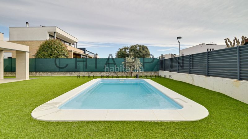 Foto a3dee9b4-3e02-46c9-9ee1-cfba717ad652. Chalet villa de obra nueva en Gurb
