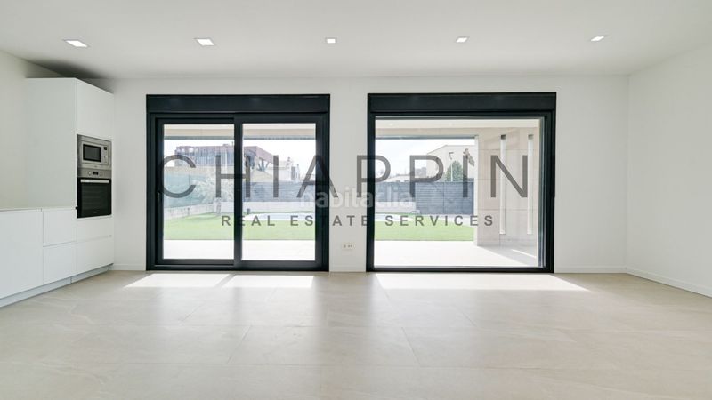 Foto b3dd940e-d2e2-41c3-8fb9-c99e827d9431. Chalet villa de obra nueva en Gurb