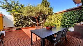 Casa adossada a Molí de Vent-La Sauleda. Chalet impecable con piscina comunitaria y garaje