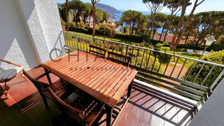 Appartement à Calella de Palafrugell. Apartamento con vistas al mar con plaza de parking y piscina